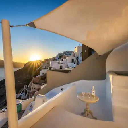 In Oia, Greece * אויה